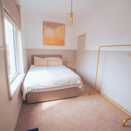 Dutch Way Stays Navy Place * Redcar